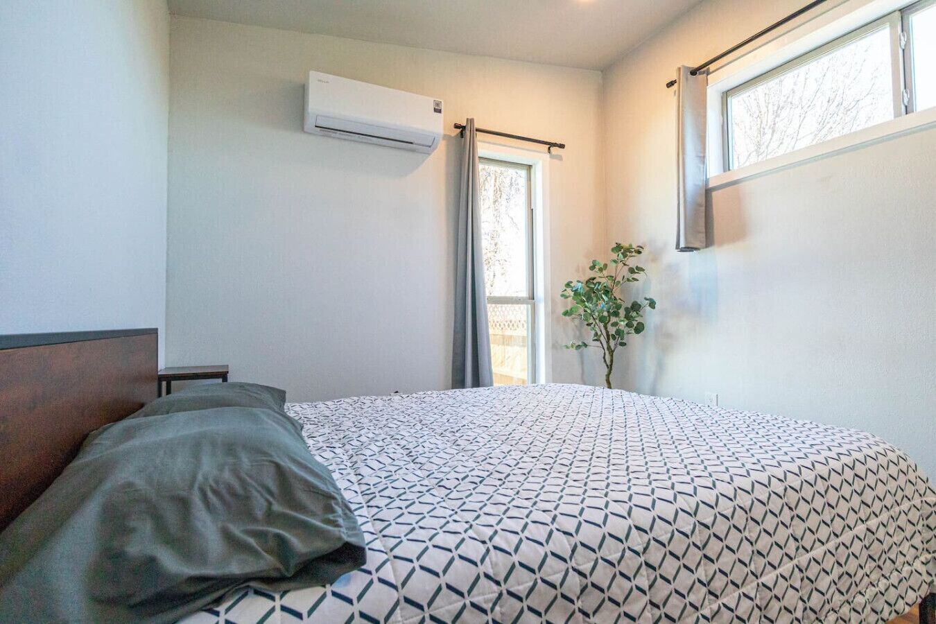 1 makuuhuone, työpöytä, silitysrauta/-lauta, Wi-Fi