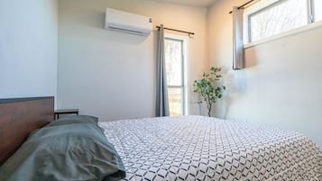 1 makuuhuone, työpöytä, silitysrauta/-lauta, Wi-Fi