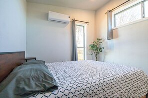 1 bedroom, desk, iron/ironing board, WiFi