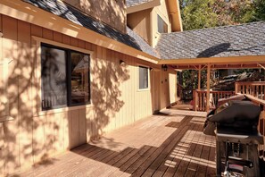 Terrace/patio - Yosemite Aviary - Bird's Eye View! Awesome Upper Unit! (Yosemite National Park)