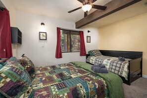 House, Multiple Beds, Patio, Mountain View (Yosemite Aviary) | 3 bedrooms, free WiFi - Yosemite Aviary - Bird's Eye View! Awesome Upper Unit! (Yosemite National Park)