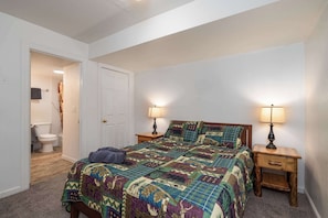 House, Multiple Beds, Patio, Mountain View (Yosemite Quail)