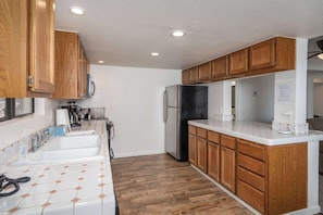 House, Multiple Beds, Patio, Mountain View (Yosemite Quail) | Private kitchen