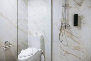 Hair dryer, towels, soap, shampoo - Vegas Resort (St. Julian's)