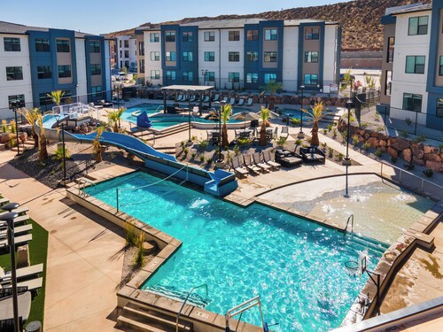 Near Zion Hot Springs; Heated outdoor/indoor pool; hot tubs