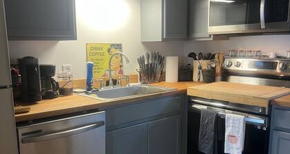 Cozy 2-bedroom condo with WiFi, AC in enchanting Colonels Island, GA.