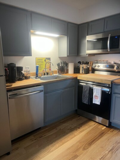 Cozy 2-bedroom condo with WiFi, AC in enchanting Colonels Island, GA.