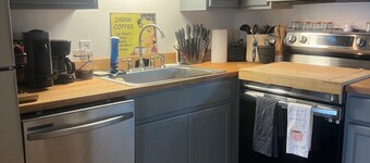 Cozy 2-bedroom condo with WiFi, AC in enchanting Colonels Island, GA.