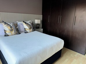 2 bedrooms, iron/ironing board, WiFi, bed sheets