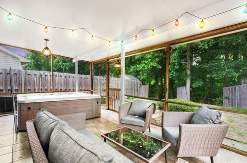 Beautiful 3bd/2ba peaceful home in Lawrenceville with Gym, Office, and Jacuzzi