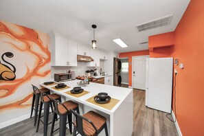 Refrigerador y parrilla de estufa 