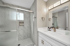 Bathroom - Sankofa Lane! 2BD / 1BA Near NRG/HOU/Rodeo (Houston)