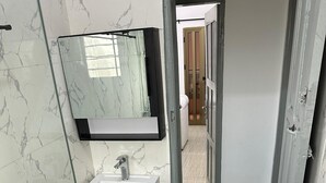 Asciugamani, sapone, carta igienica