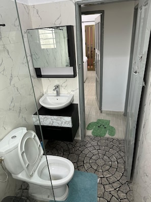 Handtücher, Seife, Toilettenpapier