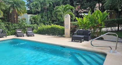 Charming 1-bedroom cottage with WiFi, AC in beautiful Playa Hermosa