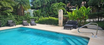 Charming 1-bedroom cottage with WiFi, AC in beautiful Playa Hermosa