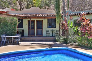 Outdoor pool - Charming 1-bedroom cottage with WiFi, AC in beautiful Playa Hermosa (Playa Hermosa)