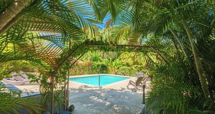 Charming 1-bedroom cottage with WiFi, AC in beautiful Playa Hermosa