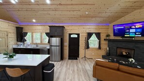 Réfrigérateur, four à micro-ondes, surface de cuisson, lave-vaisselle