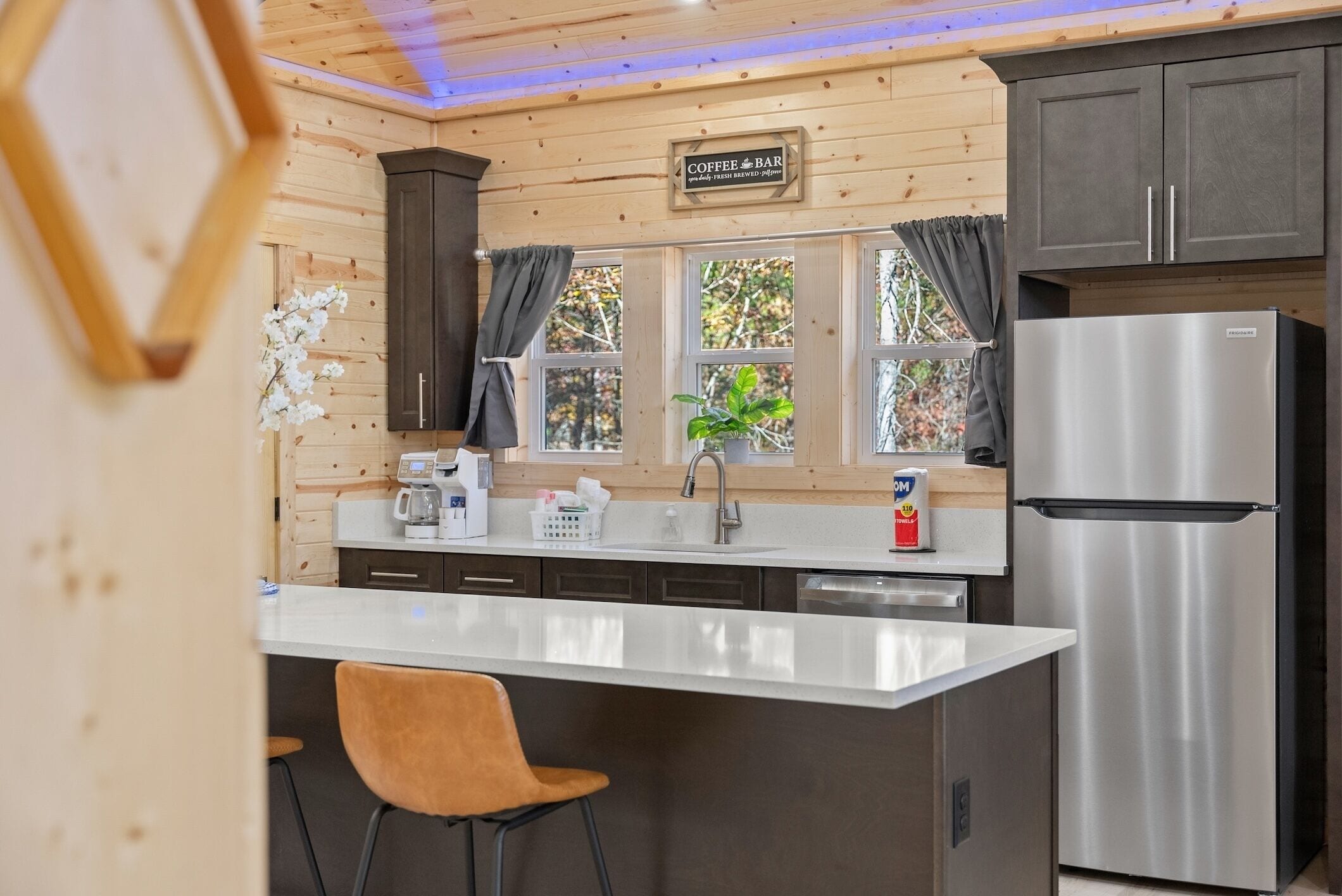 Coffee/tea maker, fridge, microwave, stovetop
