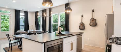 雪櫃、咖啡機/沖茶器、廚房用具/餐具/器皿