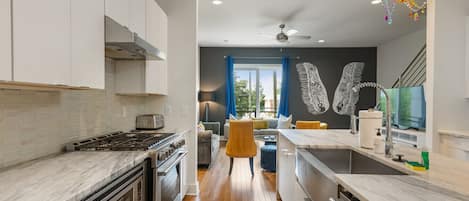 Réfrigérateur, cafetière/bouilloire