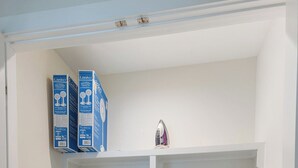 A laundry room with two front-loading washing machines and two stacked drying machines. - 19 Bed Home Near Downtown with Game room (Nashville)