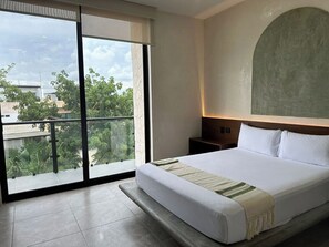 Meja, ruang kerja komputer riba, seterika/papan seterika, Wi-fi percuma 