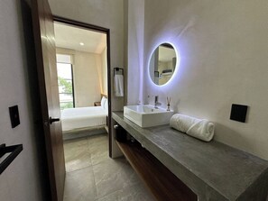 Luxury Townhome, Balcony, City View | Bathroom