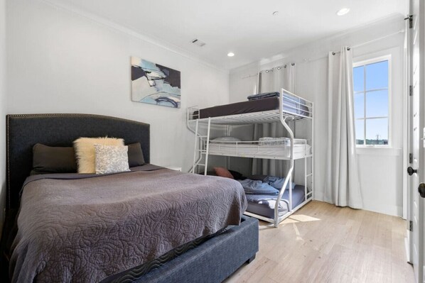 Desk, iron/ironing board, WiFi, bed sheets
