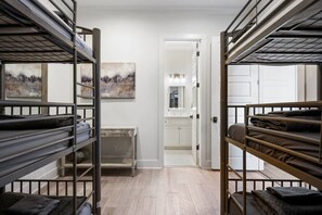 4 bedrooms, desk, iron/ironing board, WiFi