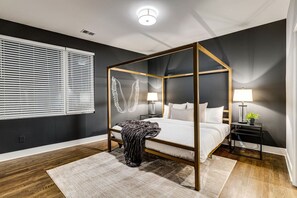 5 Schlafzimmer, Schreibtisch, Bügeleisen/Bügelbrett, WLAN
