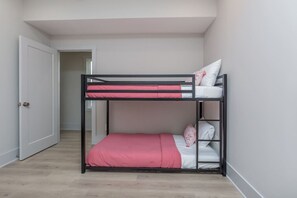 5 chambres, bureau, fer et planche à repasser, Wi-Fi
