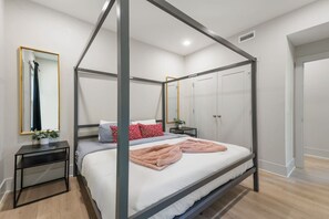 Desk, iron/ironing board, WiFi, bed sheets - 20 Bed West Nashville Private Bachelorette House (Nashville)