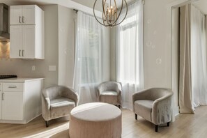 Interior - 20 Bed West Nashville Private Bachelorette House (Nashville)