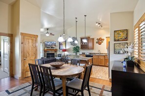 Dining - Luxurious 3BR condo with mountain views, perfect for 6 guests. (Park City)
