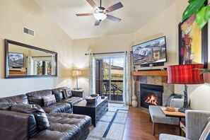 Smart TV, fireplace