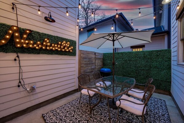 Outdoor dining
