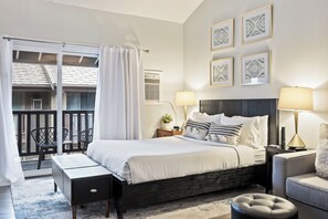 Desk, iron/ironing board, free WiFi, bed sheets - Chic Studio: Sleeps 2, Walk to Dining & Skiing, Shared Pool, Hot Tub, and Tennis! (Park City)