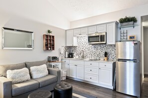 Refrigerador, microondas, horno, placa de cocina