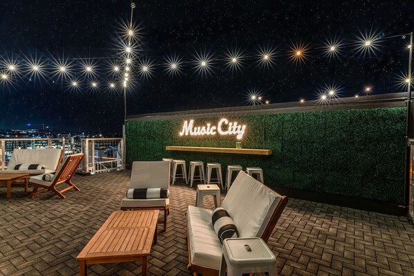 Terrace/patio - 20 Bed Rooftop and Gameroom with Downtown View (Nashville)