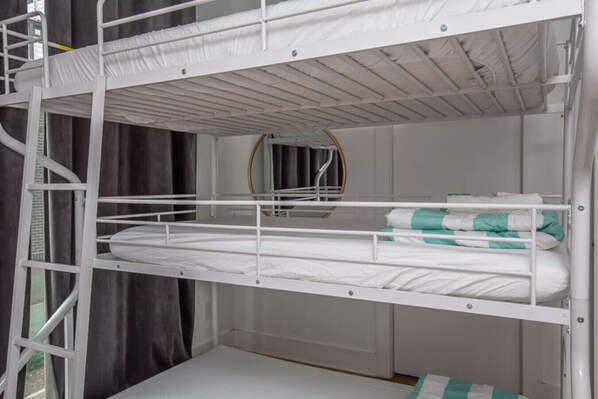 5 chambres, bureau, fer et planche à repasser, Wi-Fi