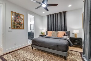 4 Schlafzimmer, Schreibtisch, Bügeleisen/Bügelbrett, WLAN