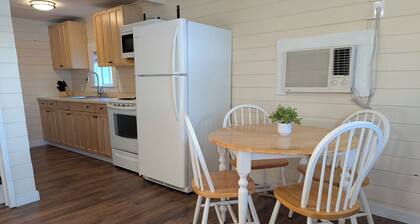 Cozy 3-bedroom cabin just steps from the lake!