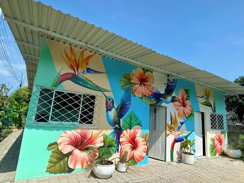 Charming Santa Marta Villa—Walk to Beach, 5 Min to Airport, Ideal for Travellers