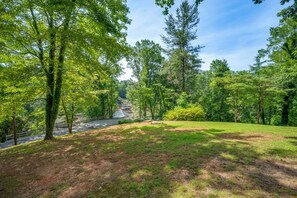 Property grounds - Lake View Lodge (Lake Lure)