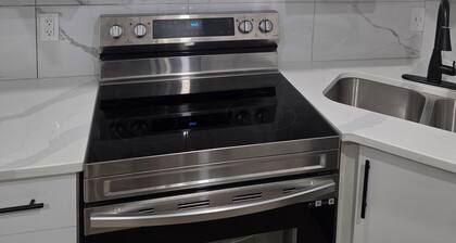 13 minutes to West Edmonton Mall. Cozy two bedrooms