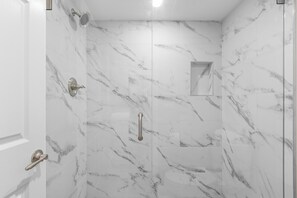 Shower, hair dryer, towels - New Listing Discount! Beach Walk - Directly across the street from Vanderbilt Beach! (Naples)