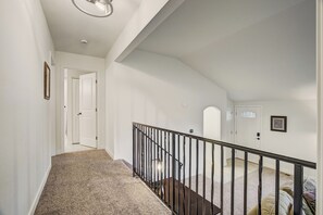 Interior - Fountain Mountain (Fountain)