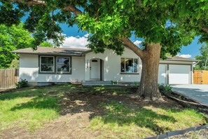 Front of property - Fountain Mountain (Fountain)
